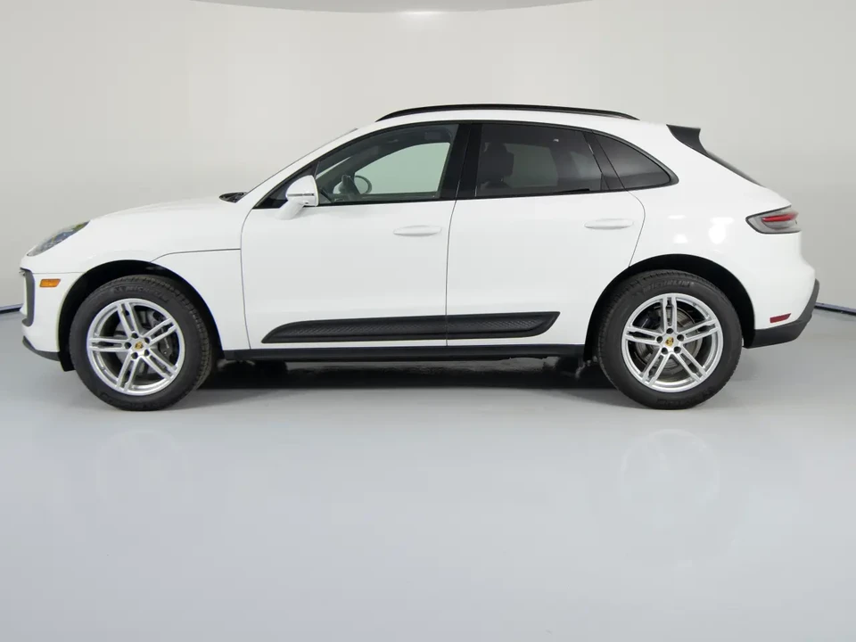 2025 Porsche Macan - Image 3 of 8