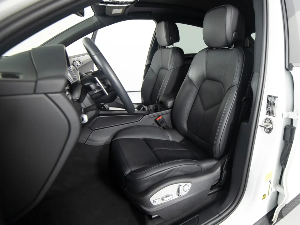 2025 Porsche Macan - Image 6 of 8