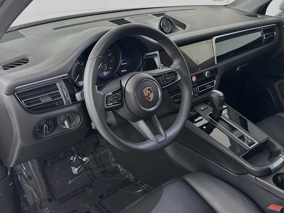 2025 Porsche Macan - Image 4 of 13