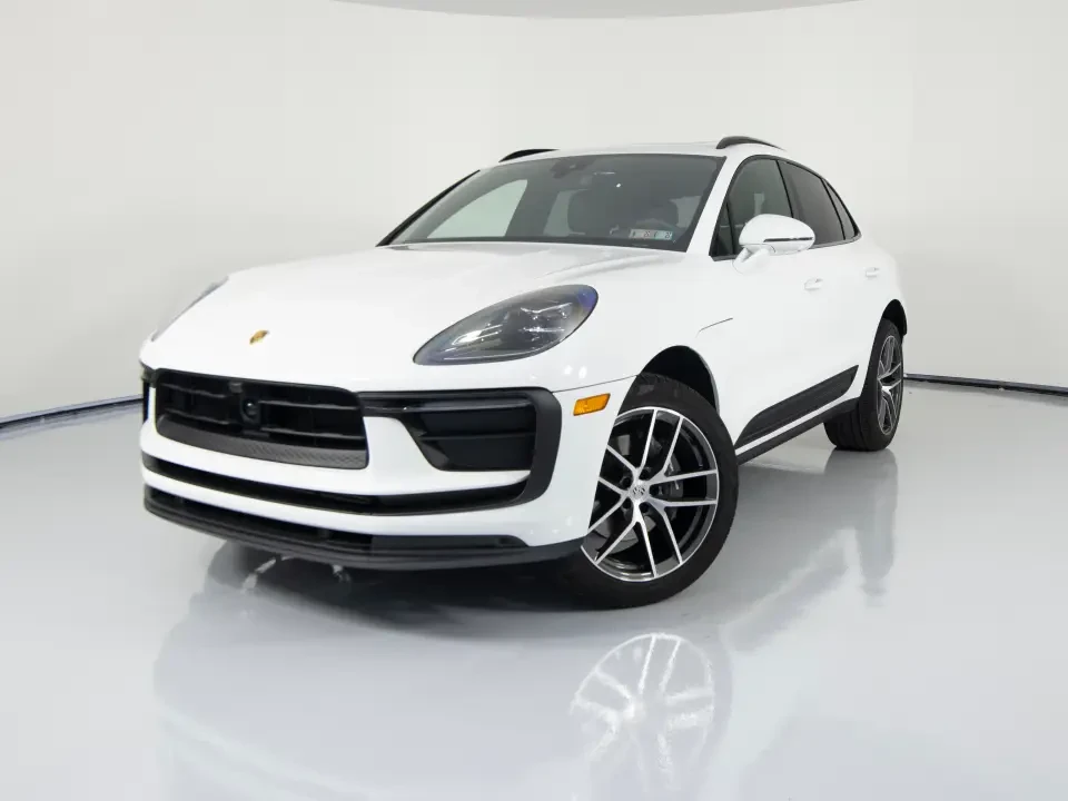 2025 Porsche Macan - Image 9 of 13