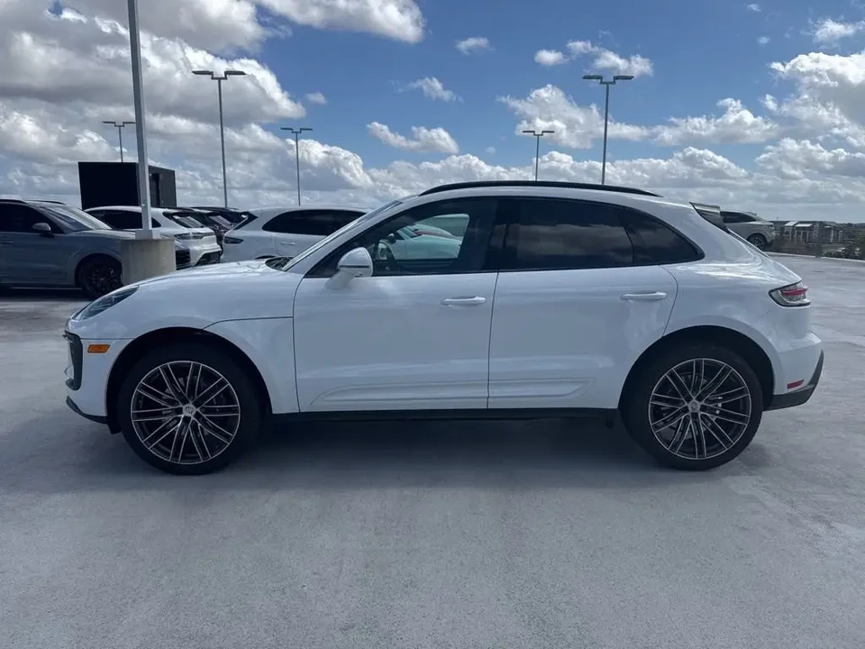 2025 Porsche Macan - Image 2 of 13