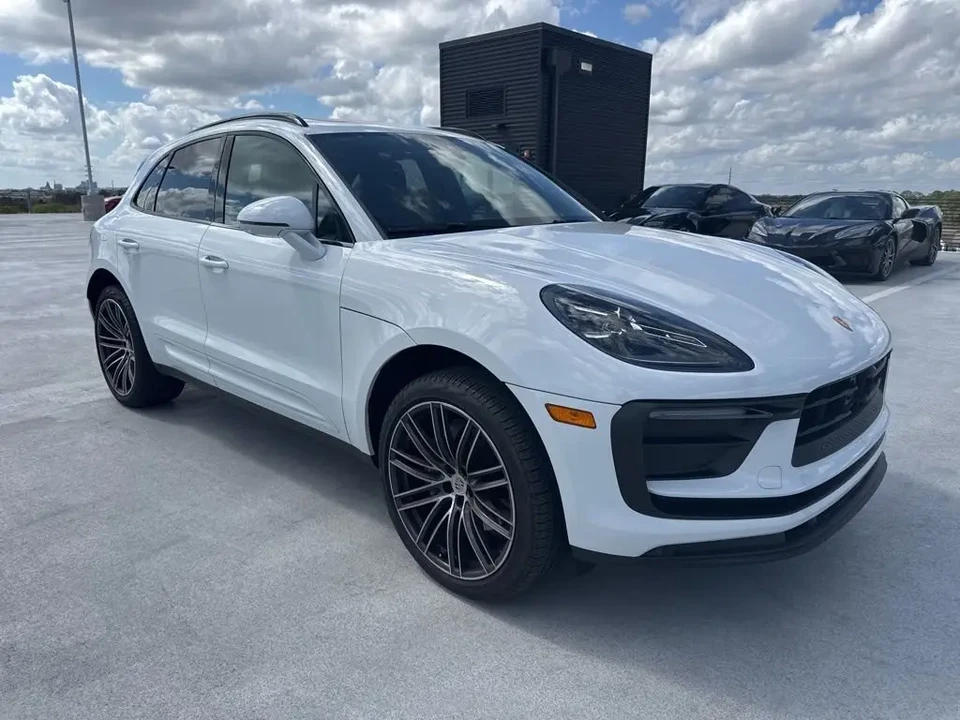 2025 Porsche Macan - Image 4 of 13