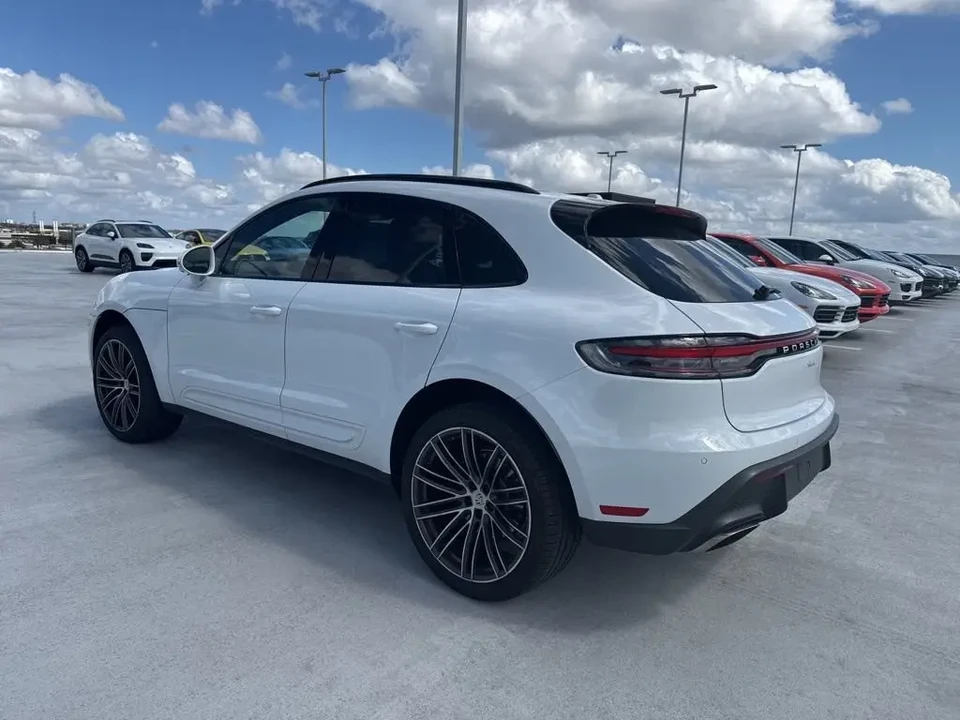 2025 Porsche Macan - Image 3 of 13