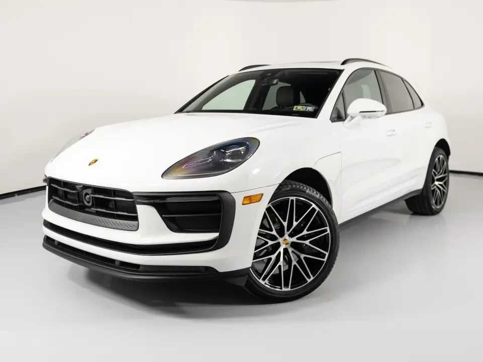 2025 Porsche Macan - Image 10 of 13