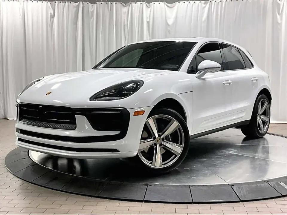 2025 Porsche Macan - Image 12 of 13