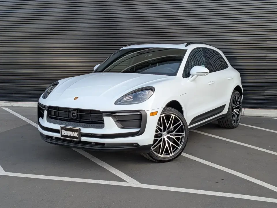 2025 Porsche Macan - Image 11 of 13