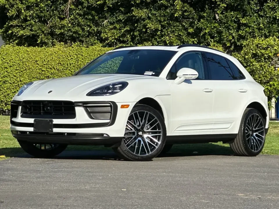 2025 Porsche Macan - Image 13 of 13