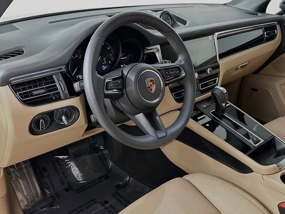 2025 Porsche Macan - Image 4 of 8