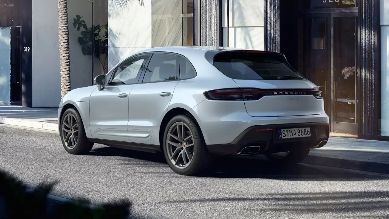 2025 Porsche Macan - Image 3 of 7