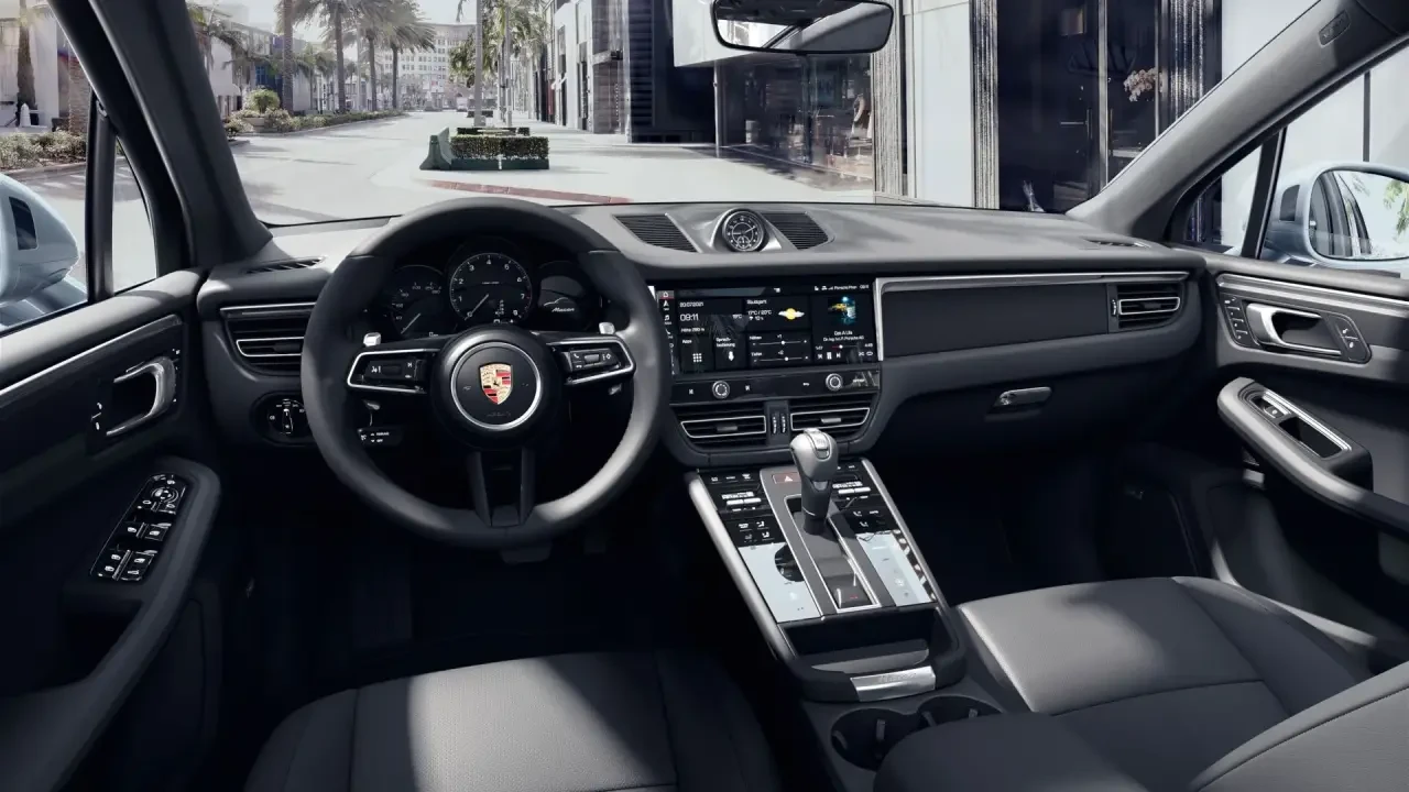 2025 Porsche Macan - Image 4 of 7