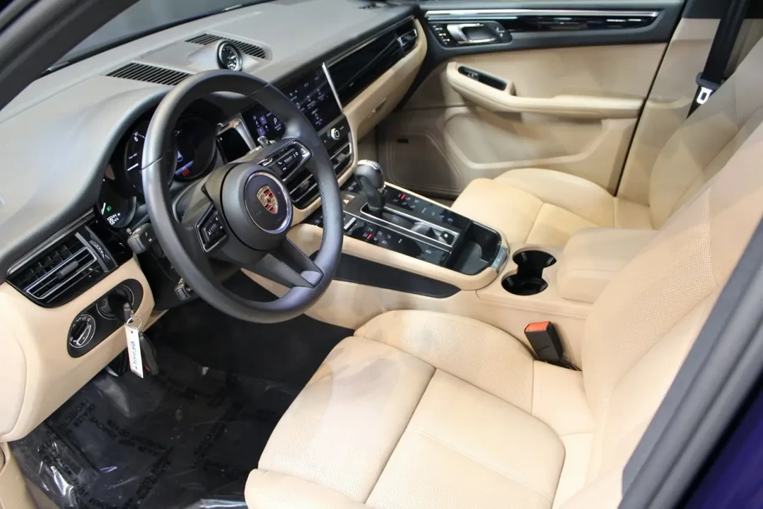 2025 Porsche Macan - Image 4 of 8