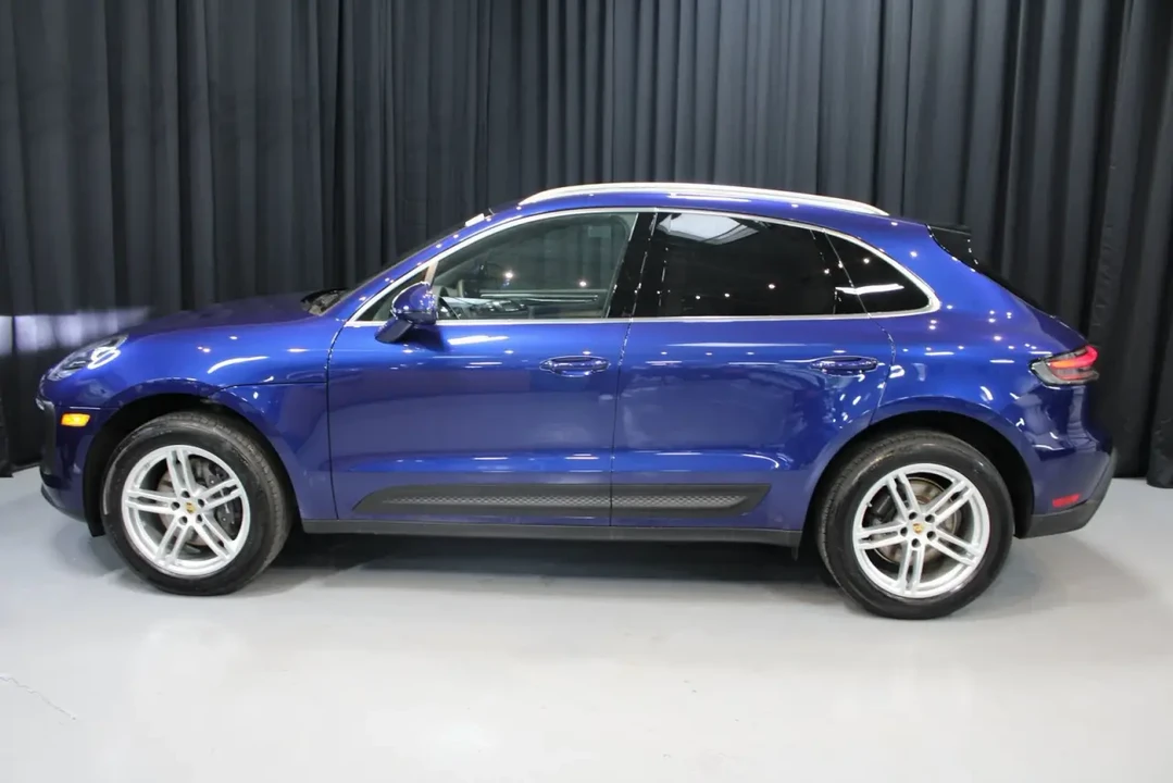 2025 Porsche Macan - Image 2 of 8