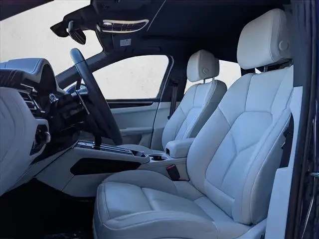 2025 Porsche Macan - Image 5 of 13