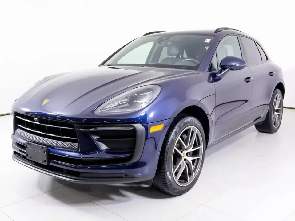 2025 Porsche Macan - Image 11 of 13