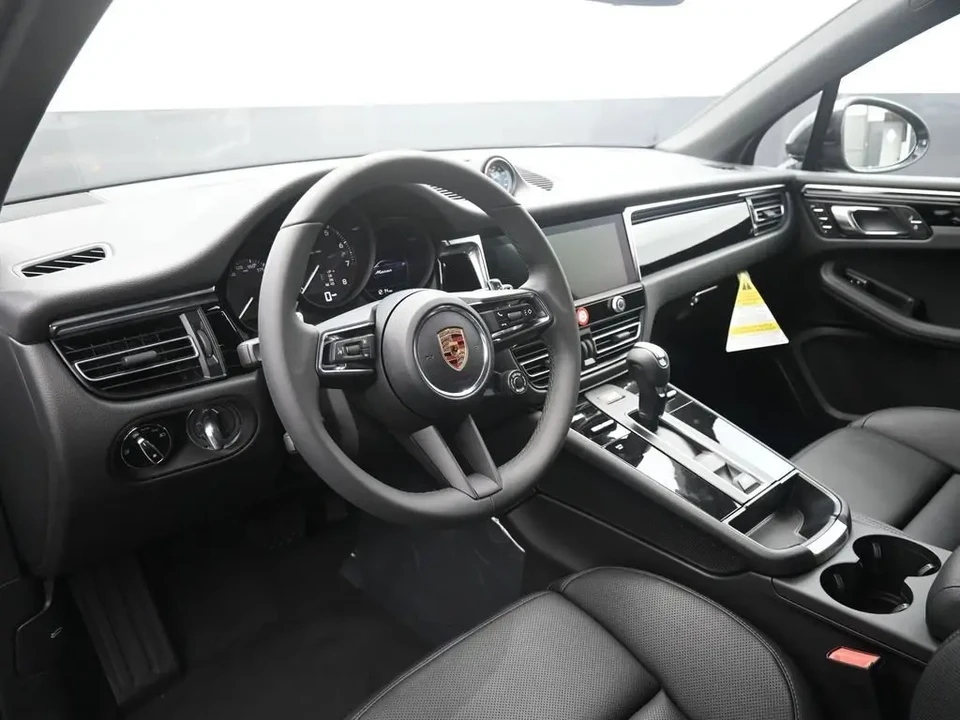 2025 Porsche Macan - Image 4 of 6