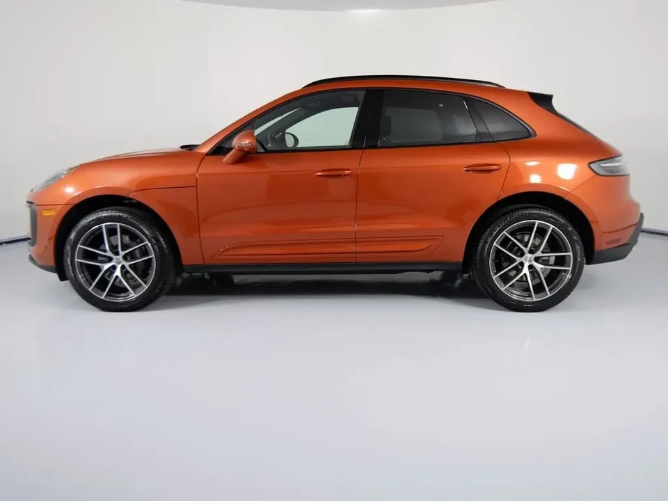 2025 Porsche Macan - Image 3 of 13