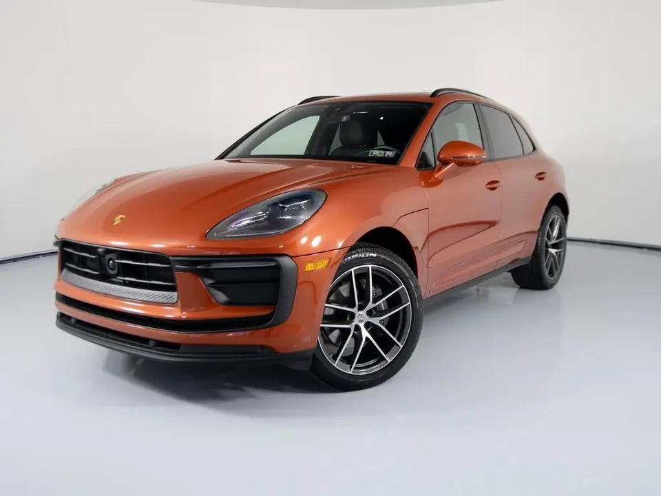 2025 Porsche Macan - Image 2 of 13