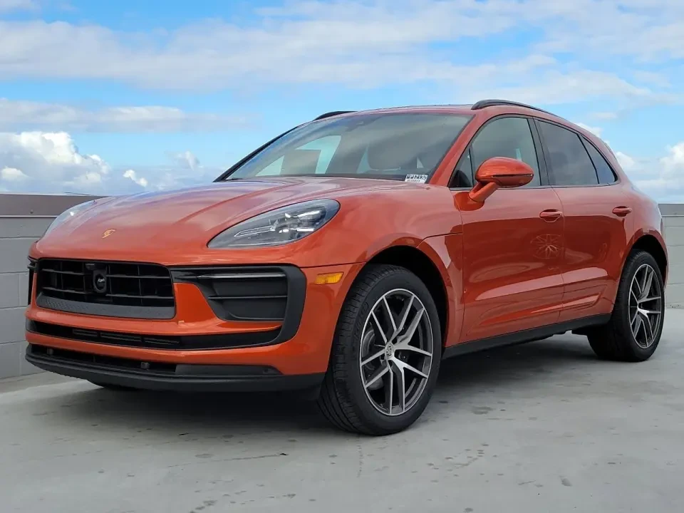 2025 Porsche Macan - Image 10 of 13