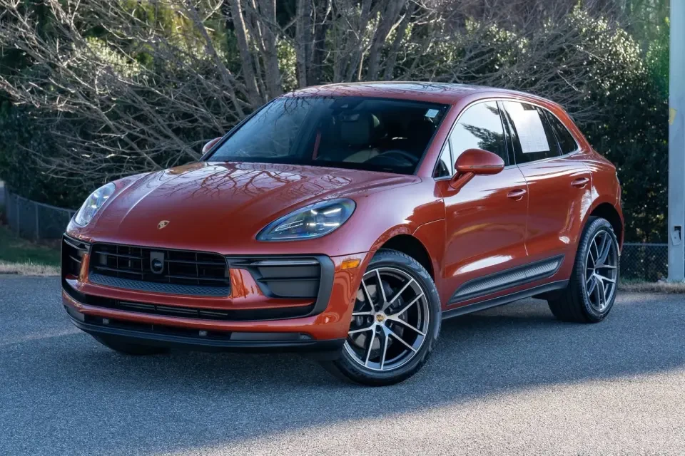 2025 Porsche Macan - Image 13 of 13