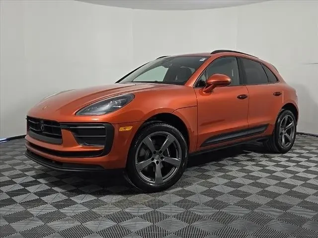 2025 Porsche Macan - Image 12 of 13