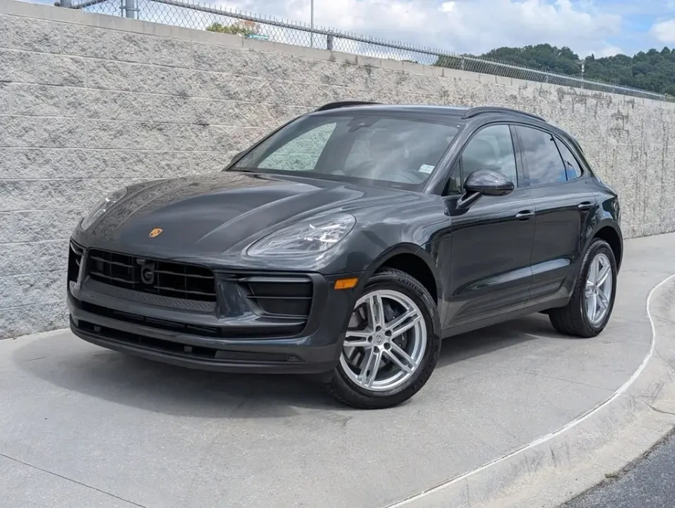 2025 Porsche Macan - Image 11 of 13