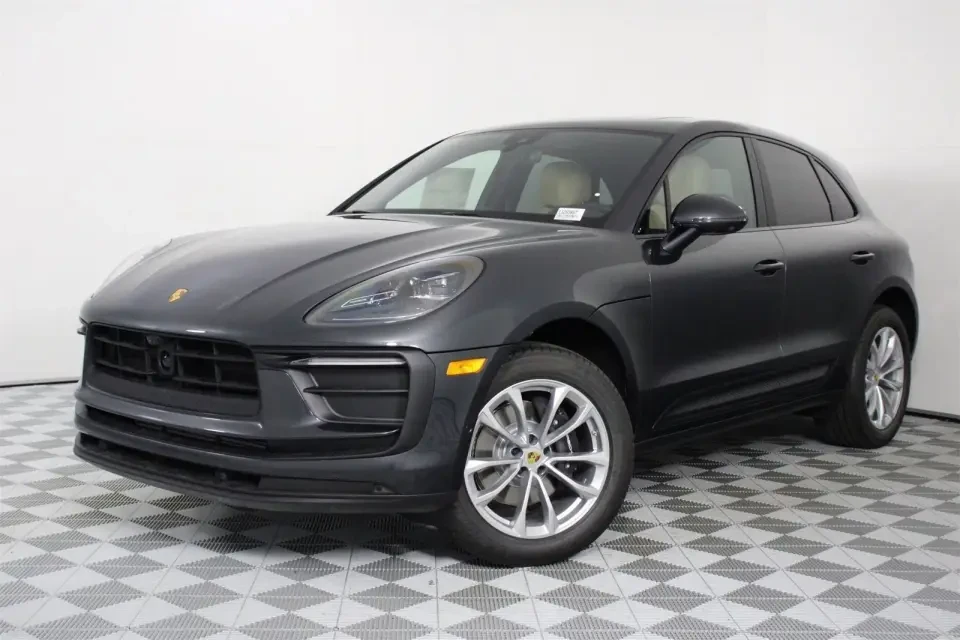 2025 Porsche Macan - Image 12 of 13
