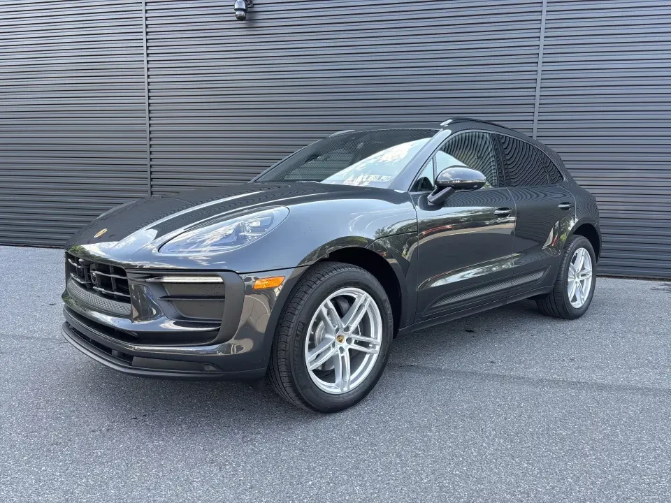 2025 Porsche Macan - Image 10 of 13