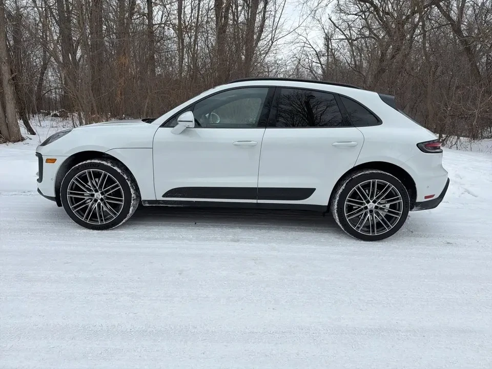 2025 Porsche Macan - Image 2 of 7