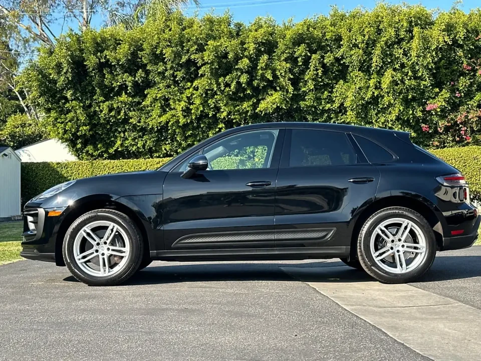 2025 Porsche Macan - Image 2 of 6