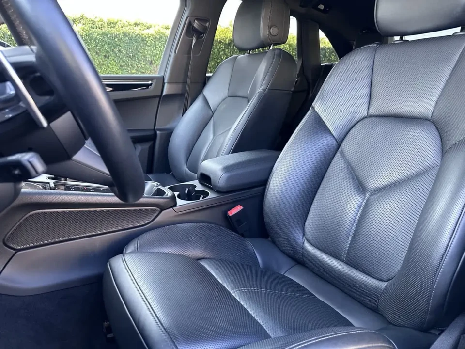 2025 Porsche Macan - Image 5 of 6