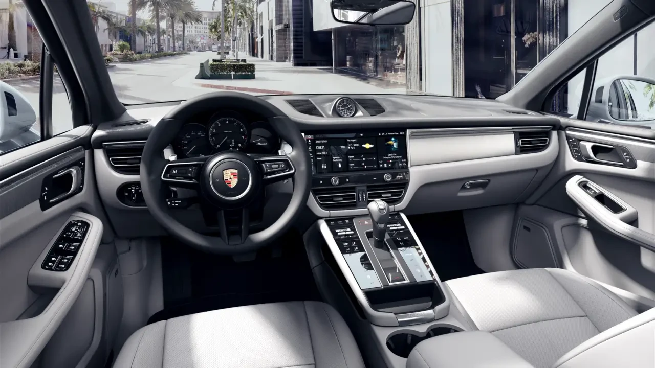 2025 Porsche Macan - Image 4 of 10