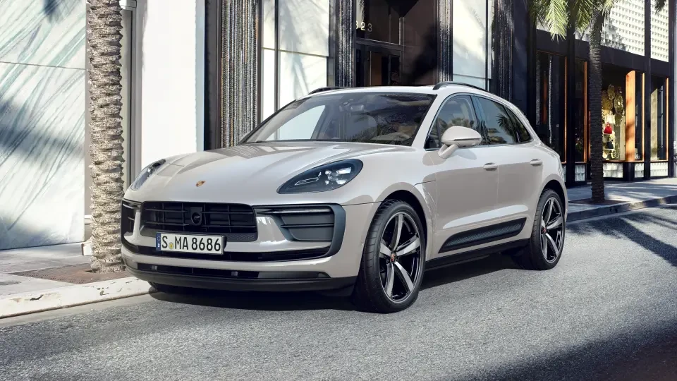 2025 Porsche Macan - Image 10 of 10