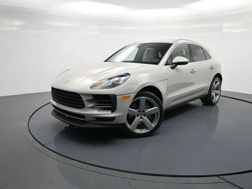 2025 Porsche Macan - Image 9 of 10