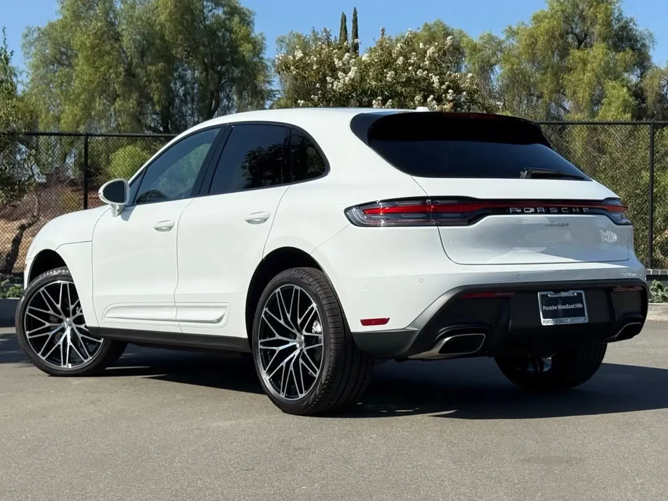 2025 Porsche Macan - Image 3 of 13