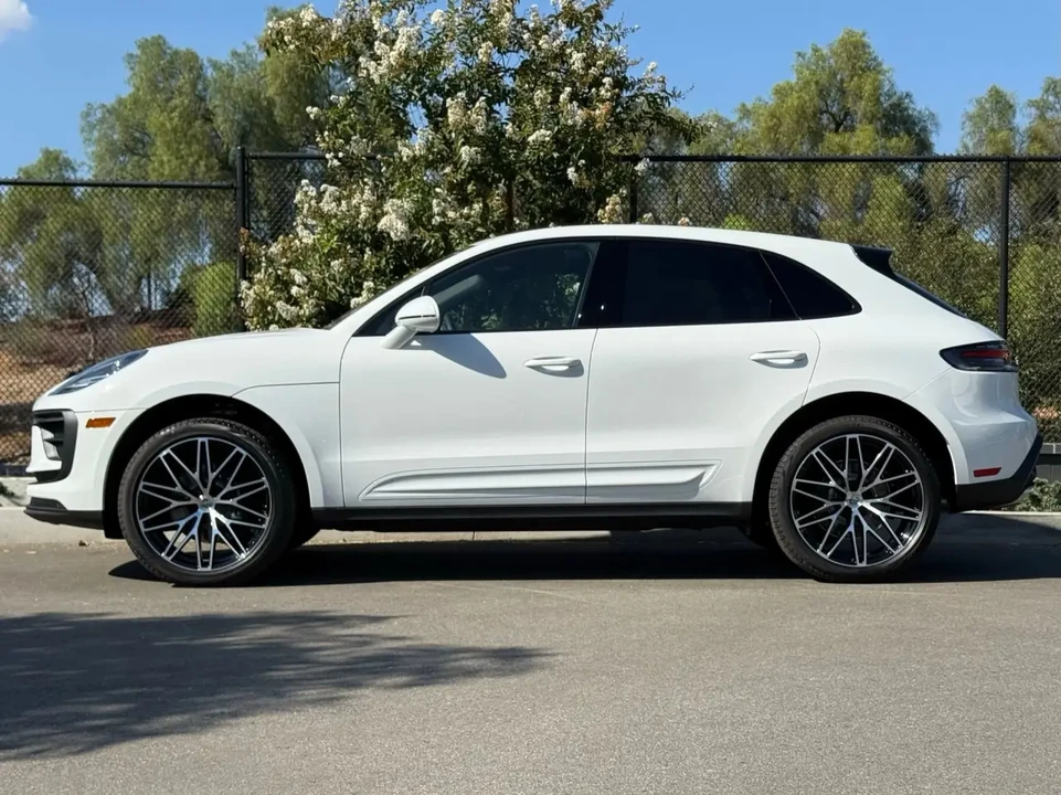 2025 Porsche Macan - Image 2 of 13