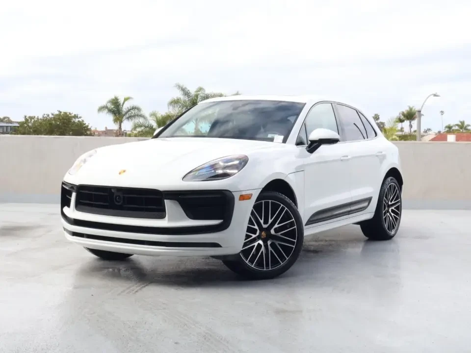 2025 Porsche Macan - Image 13 of 13