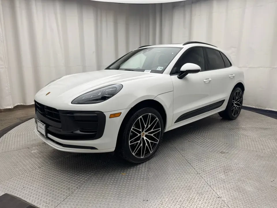 2025 Porsche Macan - Image 9 of 13