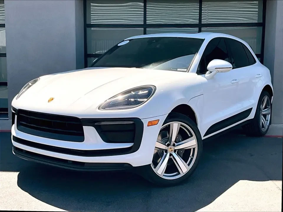 2025 Porsche Macan - Image 11 of 13