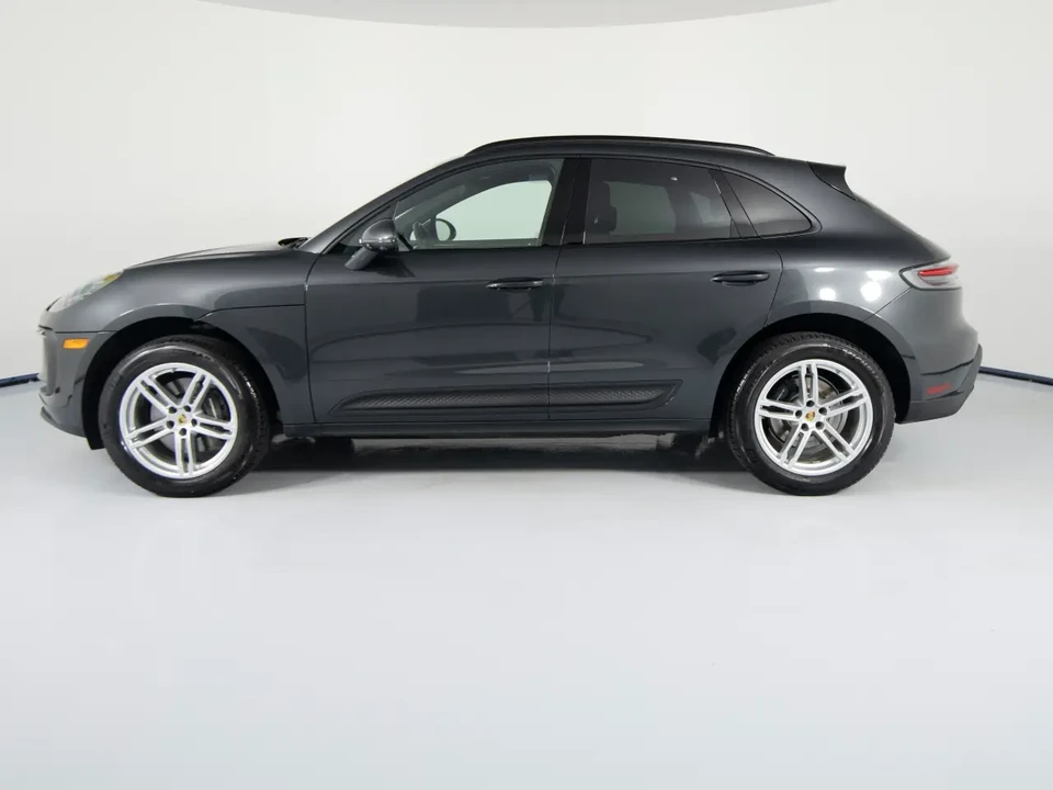 2025 Porsche Macan - Image 2 of 8