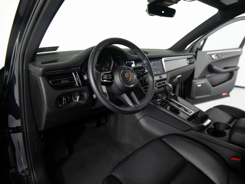 2025 Porsche Macan - Image 4 of 8