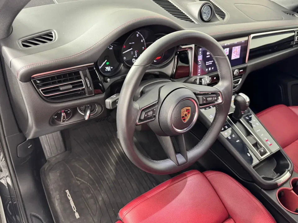 2025 Porsche Macan - Image 4 of 9