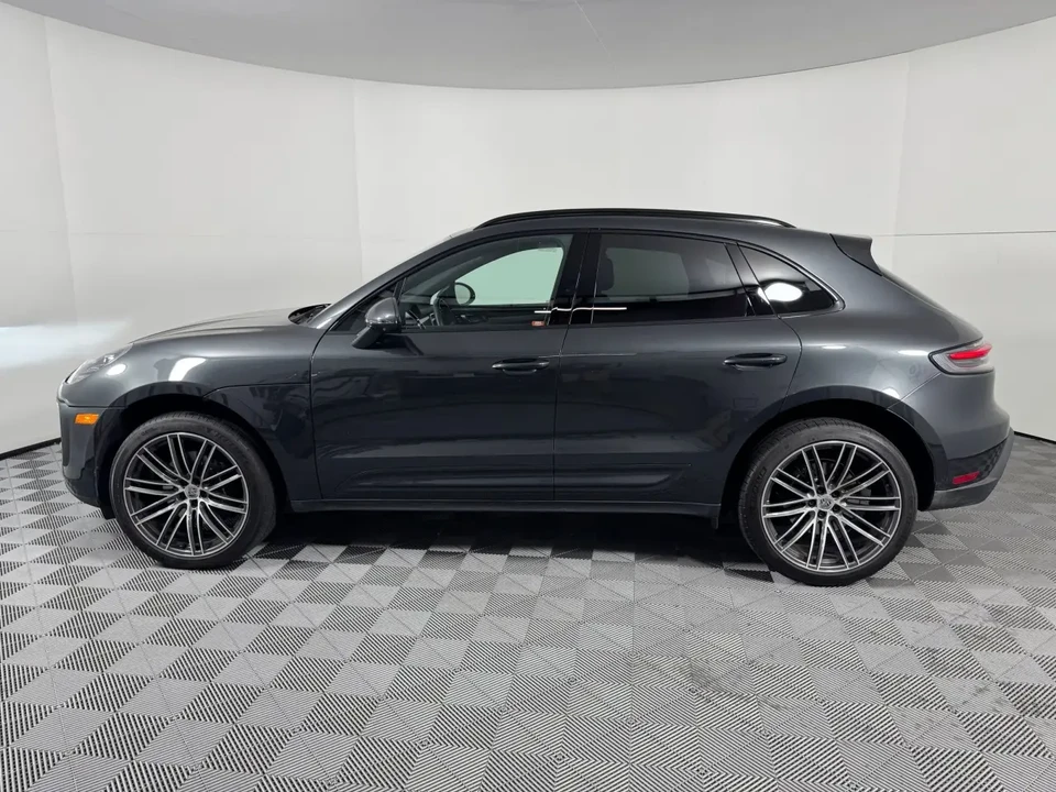 2025 Porsche Macan - Image 2 of 9