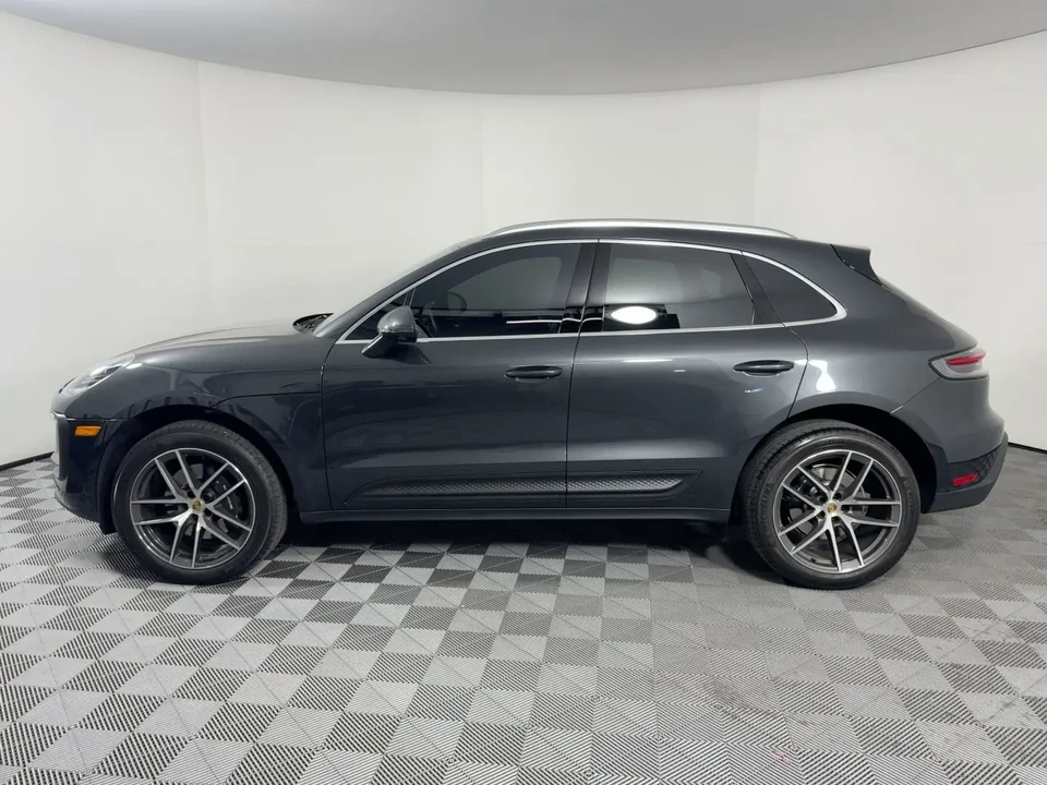 2025 Porsche Macan - Image 3 of 13