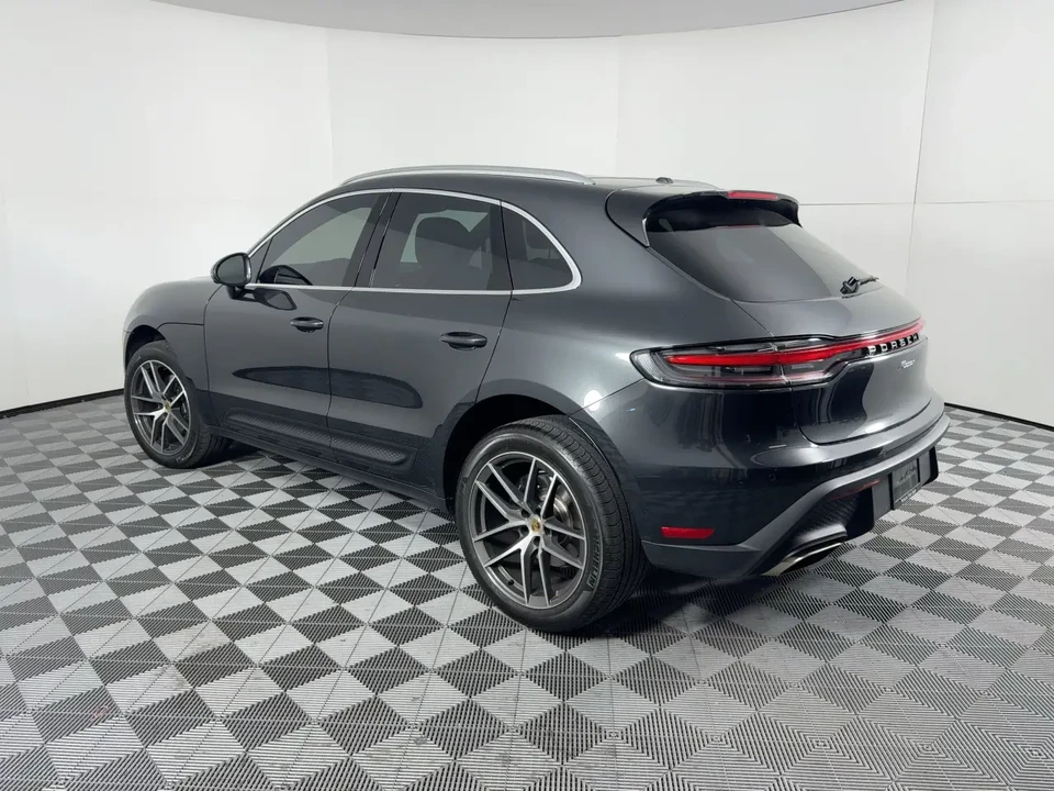 2025 Porsche Macan - Image 4 of 13