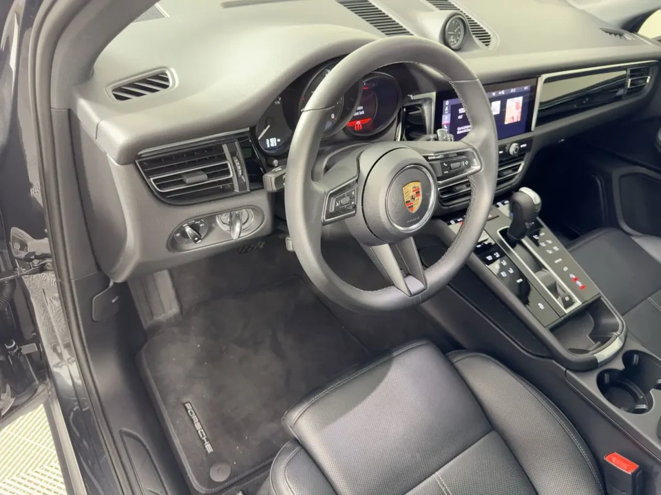 2025 Porsche Macan - Image 5 of 13