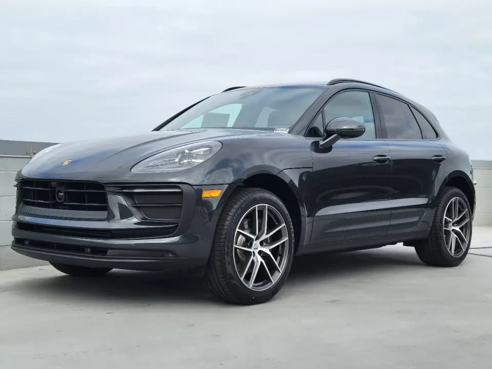 2025 Porsche Macan - Image 12 of 13