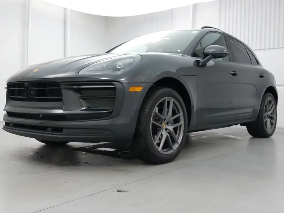 2025 Porsche Macan - Image 10 of 13