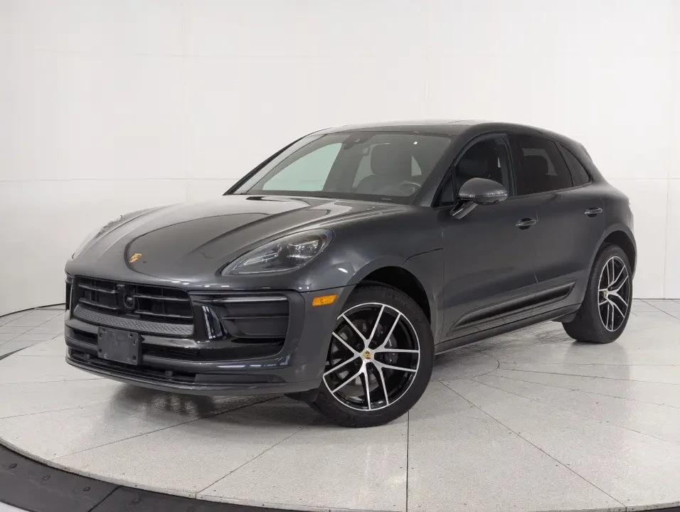 2025 Porsche Macan - Image 11 of 13