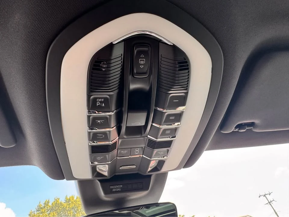 2025 Porsche Macan Electric - Image 11 of 15