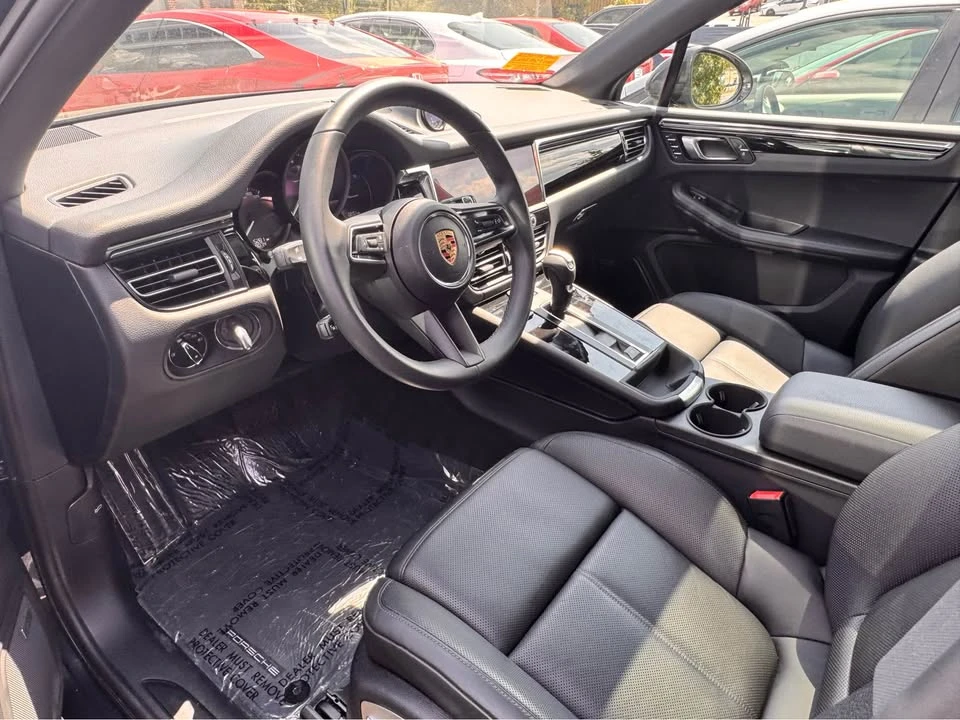 2025 Porsche Macan Electric - Image 15 of 15